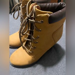 brownish tan heel boots(OBO)